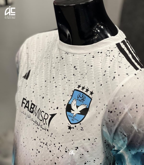 ⁦تيشرت الاهلى التخيلى (الابيض فى ازرق الثلجى)⁩ - الصورة ⁦3⁩