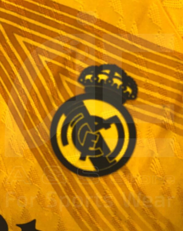 ⁦تيشرت ريال مدريد الثالث (2025)⁩ - الصورة ⁦4⁩